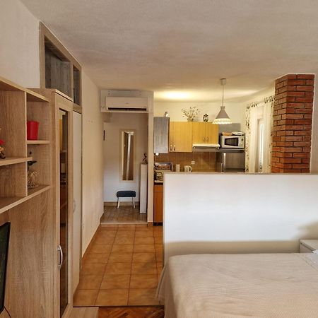 Studio Apartment Riva Sumartin Buitenkant foto